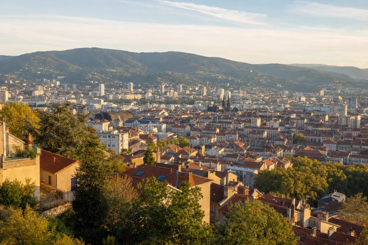 Immobilier à Saint-Étienne : prix, quartiers, conseils 2026